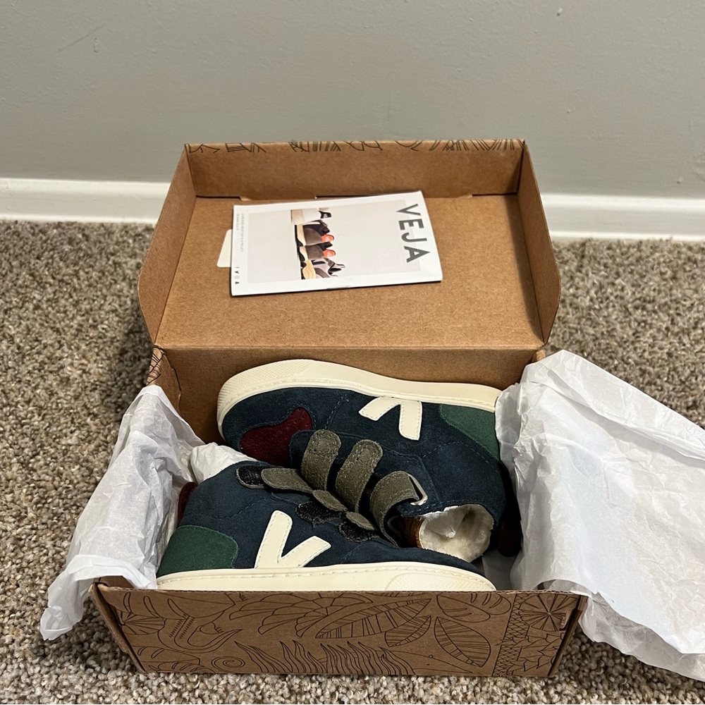 NIB Veja fur suede high tops, little kids size 25 or 8.5